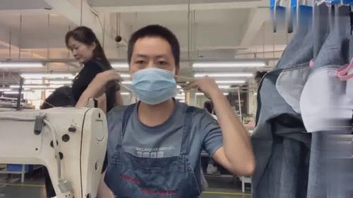 广东东莞 带大家走进牛仔生产车间,手跟挖煤的手差不多,还想进制衣厂吗