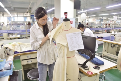 重庆工商学校两名学子代表重庆参加全国大赛