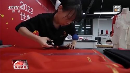 青春匠心丨跟随妈妈在制衣厂长大的她,获世界时装比赛冠军